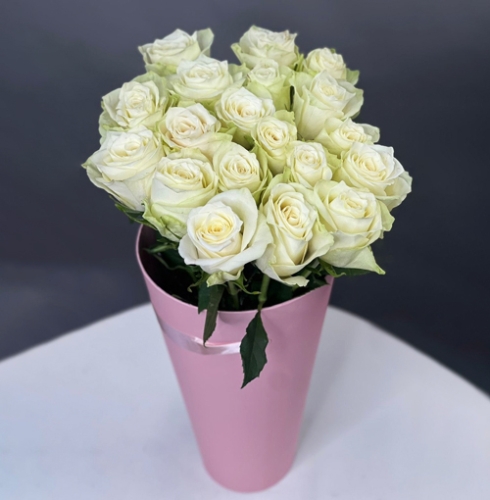 19 белых роз Кения в конусе в Раменском